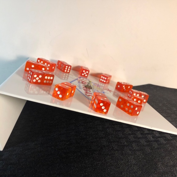 Vintage White Acrylic Las Vegas Dice clock  9x9 “ - Picture 7 of 9
